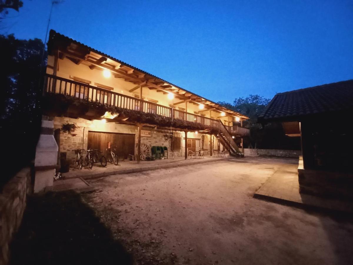 רבנאל דל קמינו Apartamentos Turisticos Las Carballedas מראה חיצוני תמונה